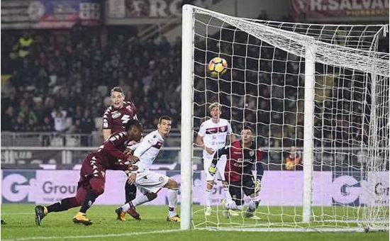 obi segna il secondo gol del torino infliggendo l ennesima sconfitta al cagliari