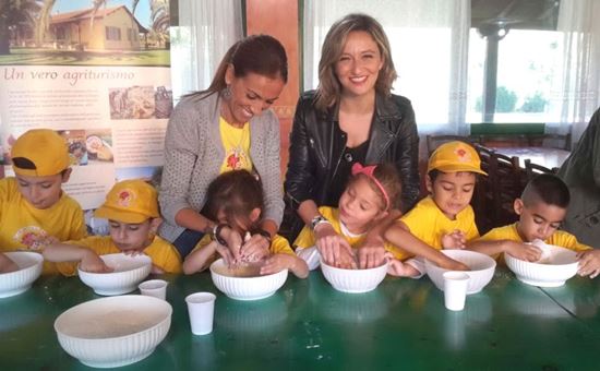 mariangela lampis con i piccoli amici de la combriccola
