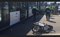 cagliari scooter travolto dalla metro grave il motociclista