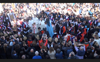 fucili e folla a oliena per s incontru pasqua da tutto esaurito
