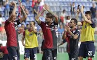 il cagliari saluta i suoi tifosi