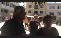 portotorres blitz di beppe grillo in piazza un orto urbano