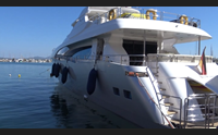 porto di alghero ormeggi al completo sotto le antiche mura