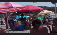 tonno in scatola in mare le scuse alla turista incriminata