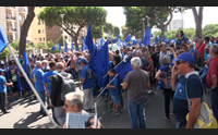 pastori in duemila marciano su cagliari aziende in agonia