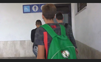 in stazione mi scappa la pip ma i bagni sono chiusi da tre mesi