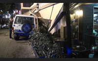 sassari auto piomba sulla veranda di un bar un ferito grave