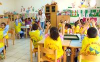mariangela con i piccoli allievi della scuola dell infanzia san giuseppe a villasor