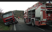 scontro tra auto e camion muore un uomo di 73 anni di banari