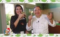 in cucina con cozzina