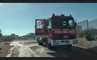 la maddalena fiamme all ecocentro distrutti mezzi e attrezzature