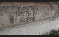 nuoro la protesta dei detenuti di badu e carros scritte offensive