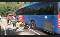 laconi si scontra con un bus dell arst muore motociclista tedesco