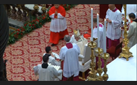 angelo becciu cardinale il suo abbraccio col papa al concistoro