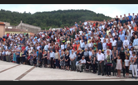 banari un paese in posa per la foto dei record persone non numeri