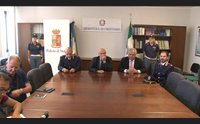 oristano pietre contro senegalesi e rom 6 minorenni tra i 13 denunciati