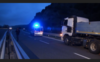 nuoro auto contro tir muore una donna grave il fratello