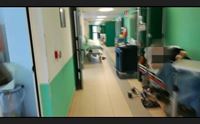 alghero ospedale al colasso barelle in corridoio al civile