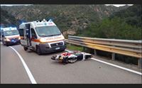 tragedia sulla 125 la vittima un motociclista schianto sul guard rail