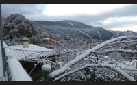 sardegna nella morsa del gelo a lanusei cade la prima neve