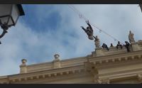 sassari la befana dei vigili dei fuoco distribuisce doni ai bimbi della citt