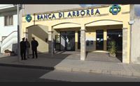 santa giusta rapina alla banca di arborea caccia a due malviventi