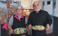 gianluca e la signora patrizia con le due specialit iglesienti appena preparate