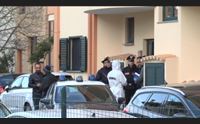 nuoro uccide l ex moglie ferisce l attuale compagno e scappa
