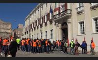 cagliari i lavoratori del porto canale in prefettura senza navi disperati