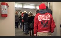 cagliari votanti in fila alle primarie del centrosinistra