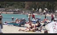 cagliari al via la stagione al poetto ritardi e costi a causa del maltempo