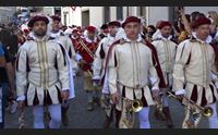 fonni la magia del carnevale avvolge il paese folla per identidades