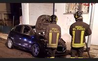 attentati a nuoro forze dell ordine nel mirino distrutte tre auto