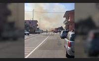 olbia incendio minaccia le abitazioni al lavoro squadre a terra e in volo