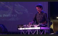 da ibiza a ottana il dj leo mas fa danzare boes e merdules