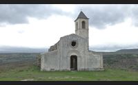 sardegna verde a martis in vetrina la chiesa di san pantaleo