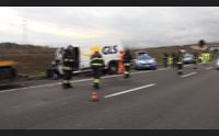 sestu furgone contro trattore sulla 131 muore autotrasportatore