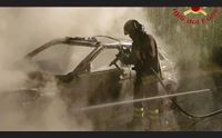 latte a fuoco l auto di un imprenditore caseario industriali nel mirino