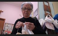 a lunamatrona le mani degli anziani per le missioni del cottolengo