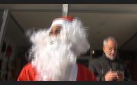 porto torres feste inclusive kelvin il babbo natale nigeriano
