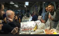 cagliari al mercato per il cenone astice anguille e burrida