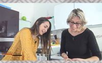 veronica fadda e mariana iacob mentre preparano i piatti tipici della romania