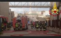 ennesimo incendio a portovesme incubo degli abitanti di portoscuso