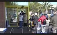 spesa alimentare sardi in fila senza resse la merce non mancher