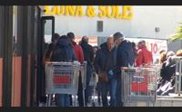virus nessun assalto ai supermercati approvvigionamento merci regolare