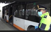 a bordo degli autobus gli autisti rendete le mascherine obbligatorie