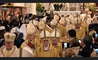 esplode la questione cattolica vescovi contro conte il papa prudente