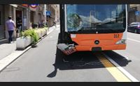 cagliari investita dal bus in via bacaredda gravissima una 37enne