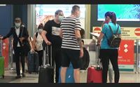 aeroporti graduale ripartenza code ai check in e arrivo di turisti
