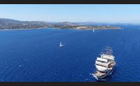 in costa smeralda la regina dei mari la vespucci naviga in sardegna
